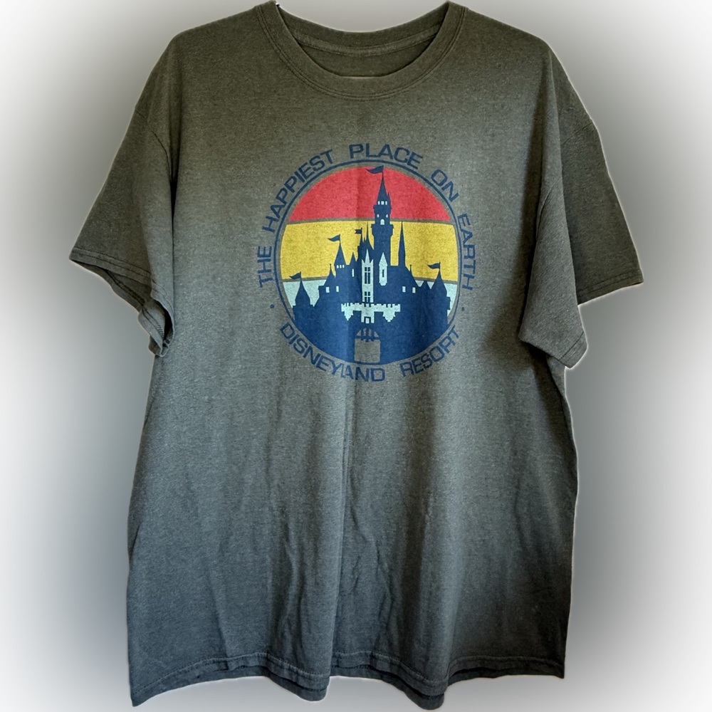 Disneyland Resort Happiest Place on Earth T-Shirt Size XL